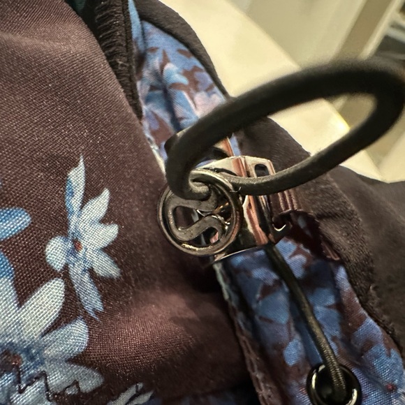 Lulu Lemon Run: Bandit Jacket in retired 2013 pattern - Picture 8 of 10